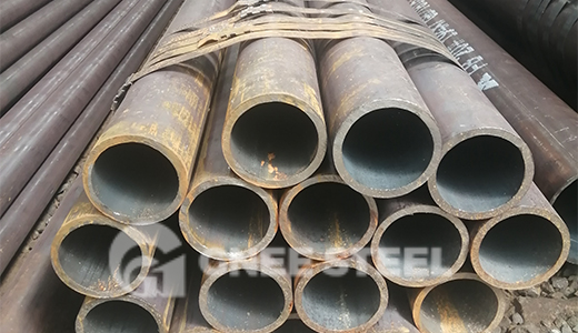 Seamless steel pipe for low temperature